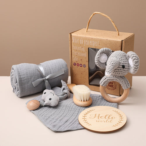 Ensemble de jouets de bain Bopoobo et assortiment d'accessoires d'emmaillotage pour nouveau-nés.